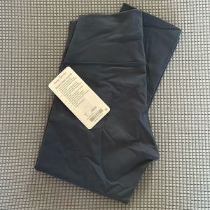 NWT Lululemon Wunder Under Size 8 HR Crop